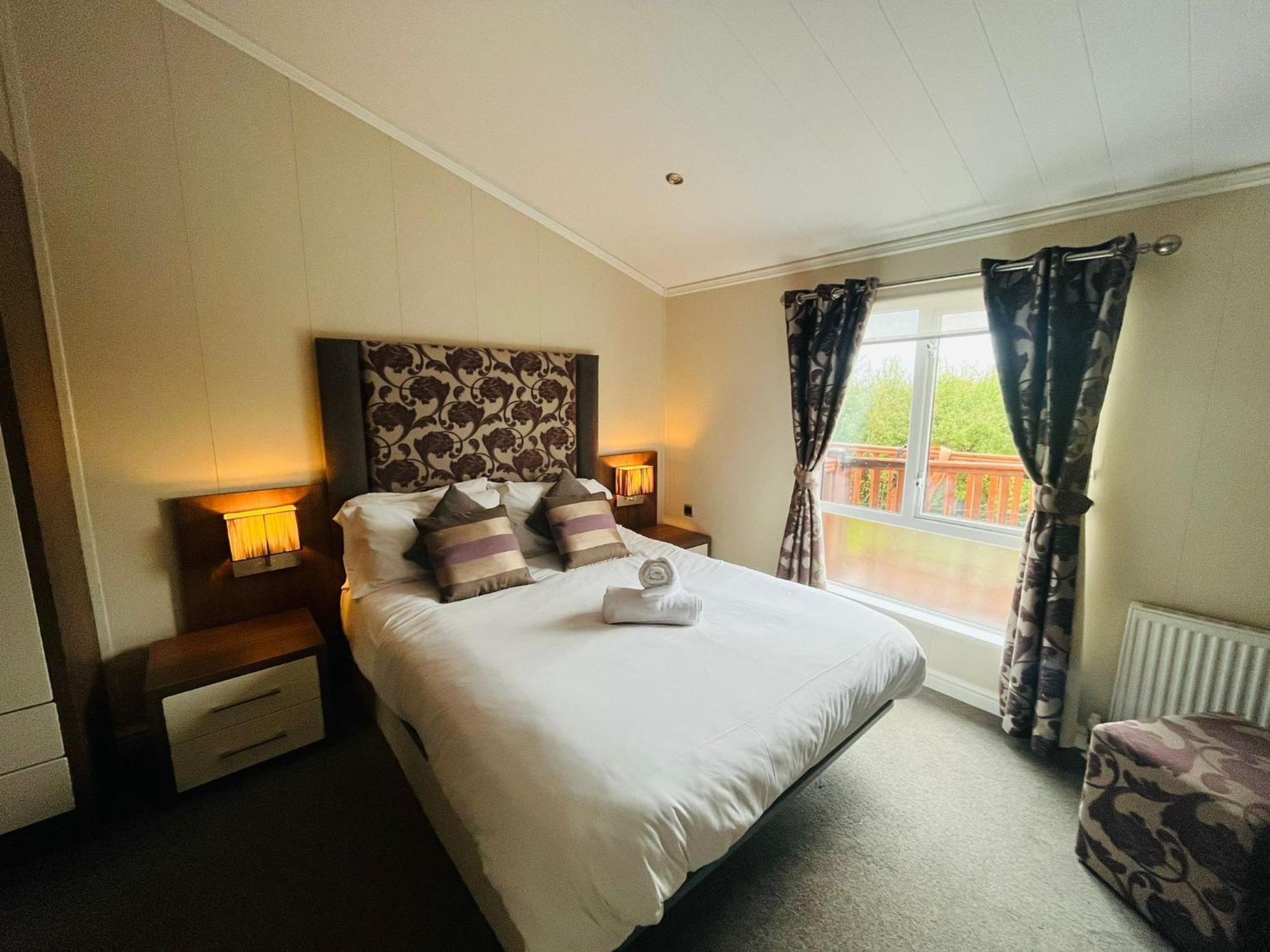 Long Meadow Lodge With Hot Tub Malton Exterior photo