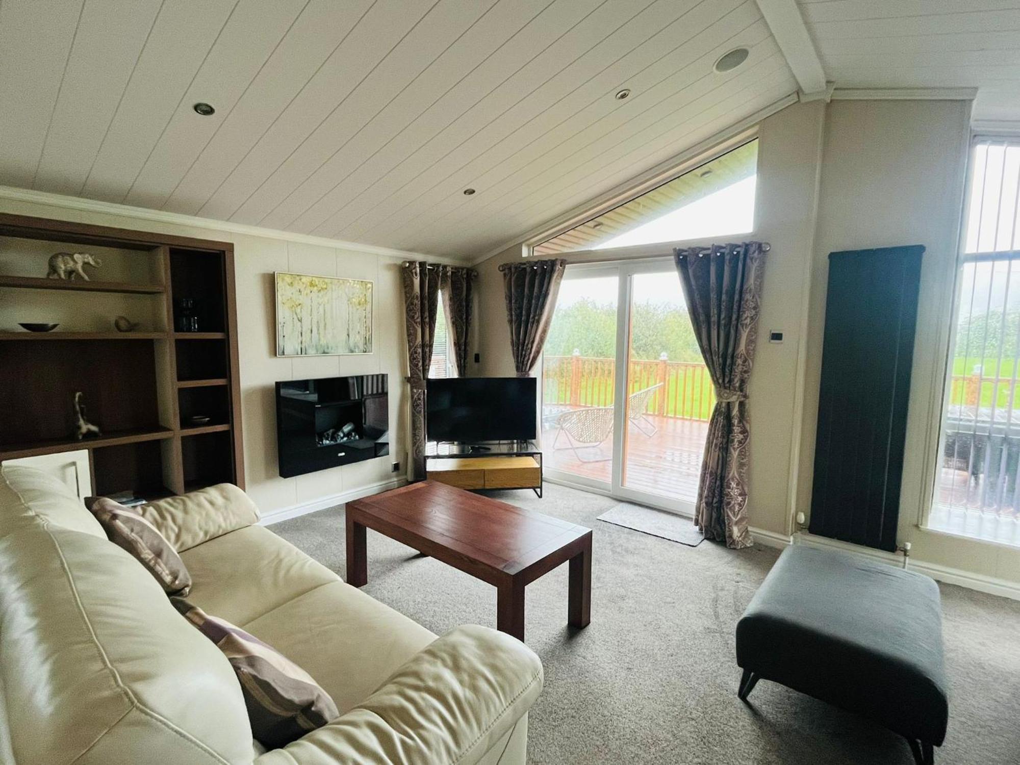 Long Meadow Lodge With Hot Tub Malton Exterior photo