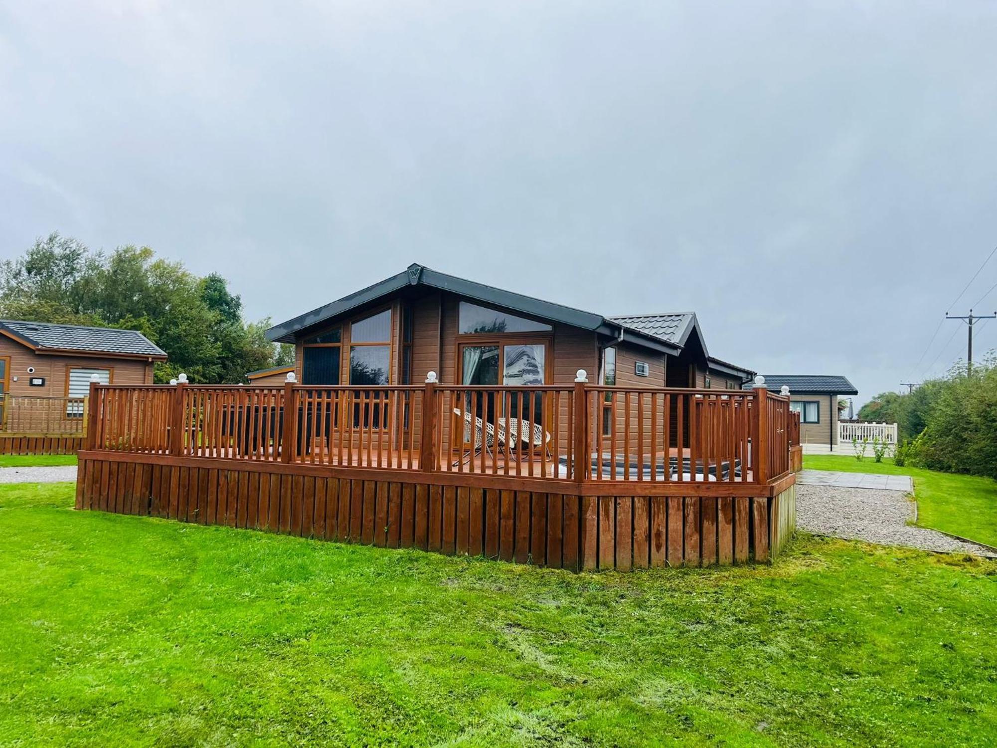 Long Meadow Lodge With Hot Tub Malton Exterior photo